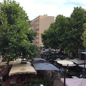 Typique T2 Terrasse Situé Quartier Panier Vieux Port , Marseille France