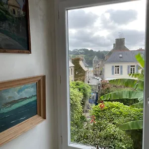 De 1634 Avec Balcon Au Sud Sur Jardin En Plein Coeur Historique , Tréguier France