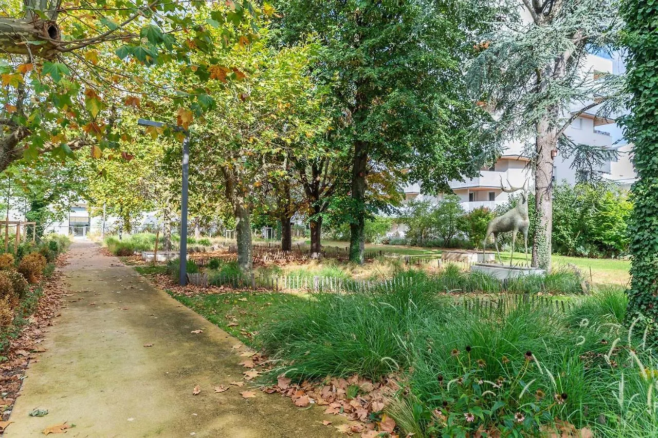 Ovelia Lyon - Les Jardins D'Hortense 0*,  Francie